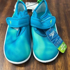 🛍️Speedo NWT water shoes kids size M 7/8